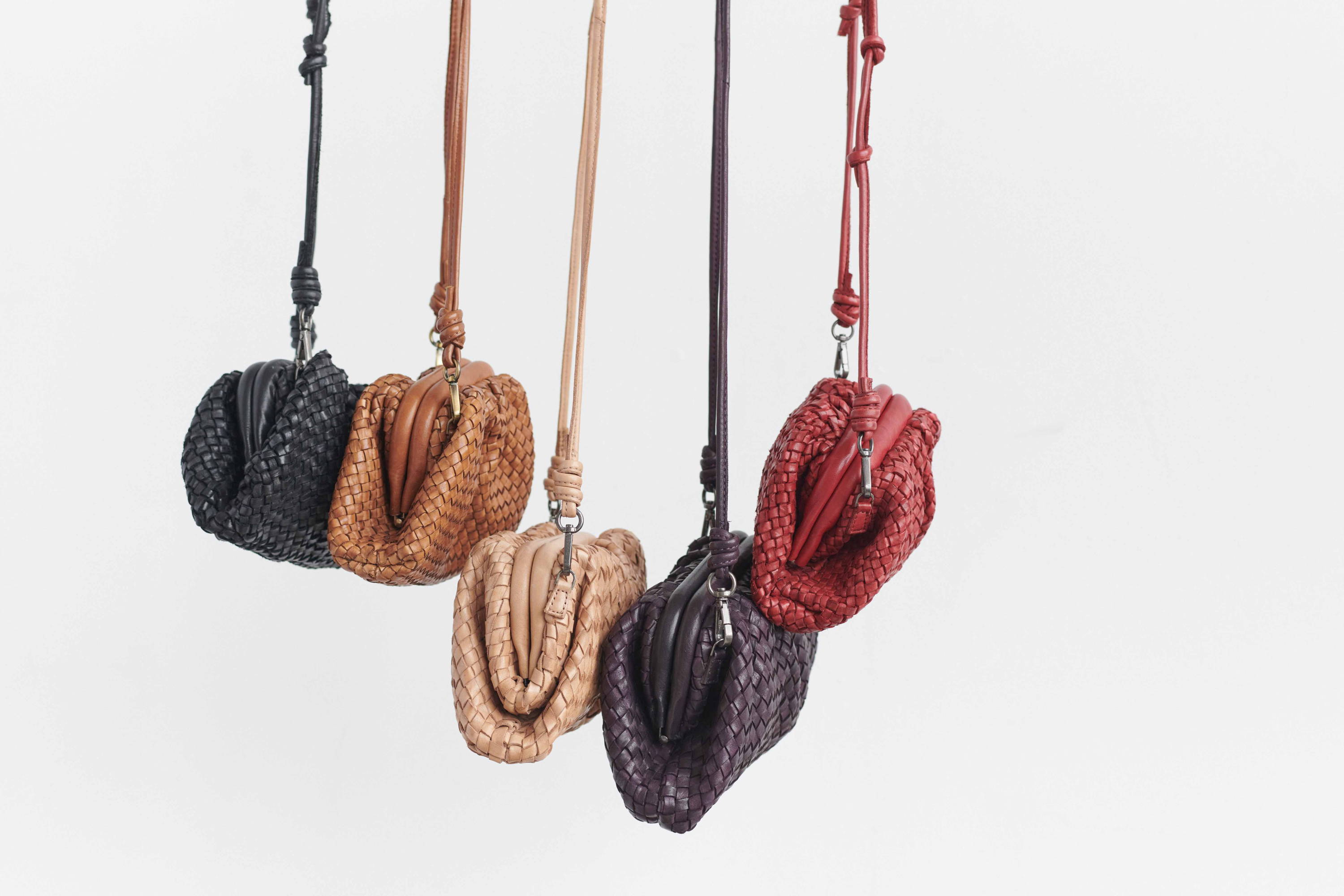 Purses vs. Handbags: What's the Difference?